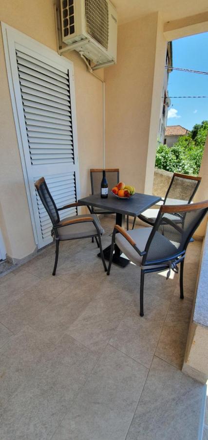 שיבניק Apartments Agata מראה חיצוני תמונה