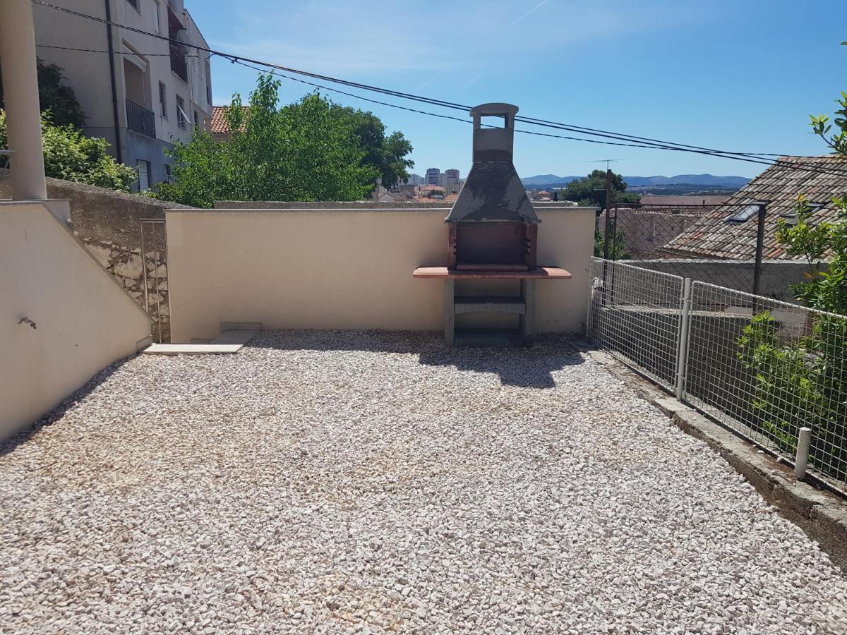 שיבניק Apartments Agata מראה חיצוני תמונה