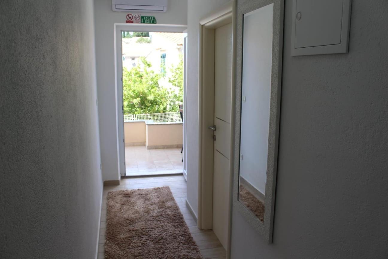שיבניק Apartments Agata מראה חיצוני תמונה