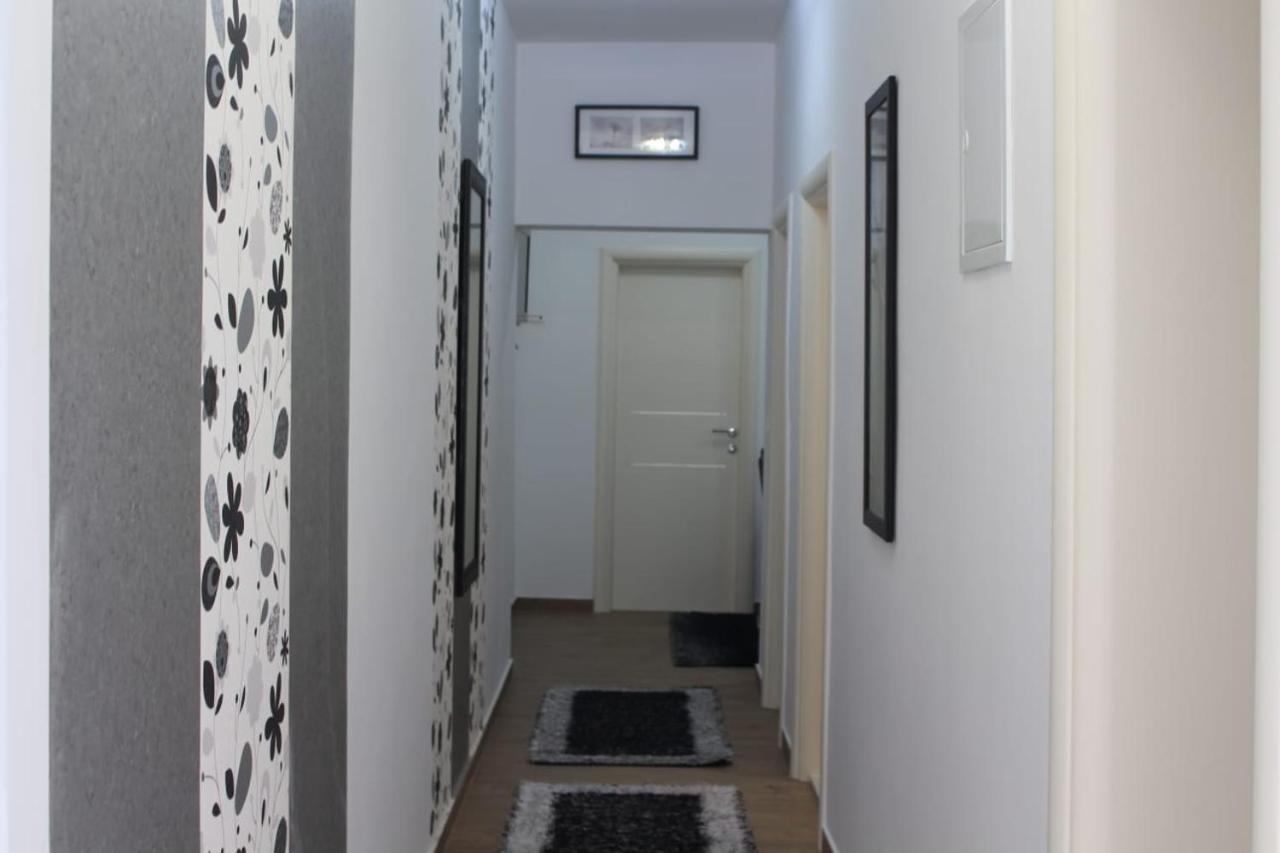 שיבניק Apartments Agata מראה חיצוני תמונה