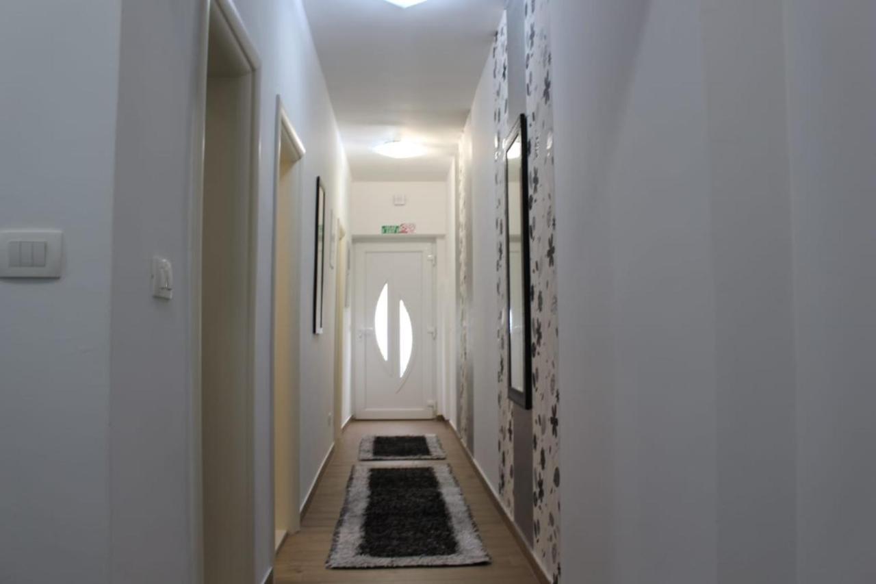 שיבניק Apartments Agata מראה חיצוני תמונה