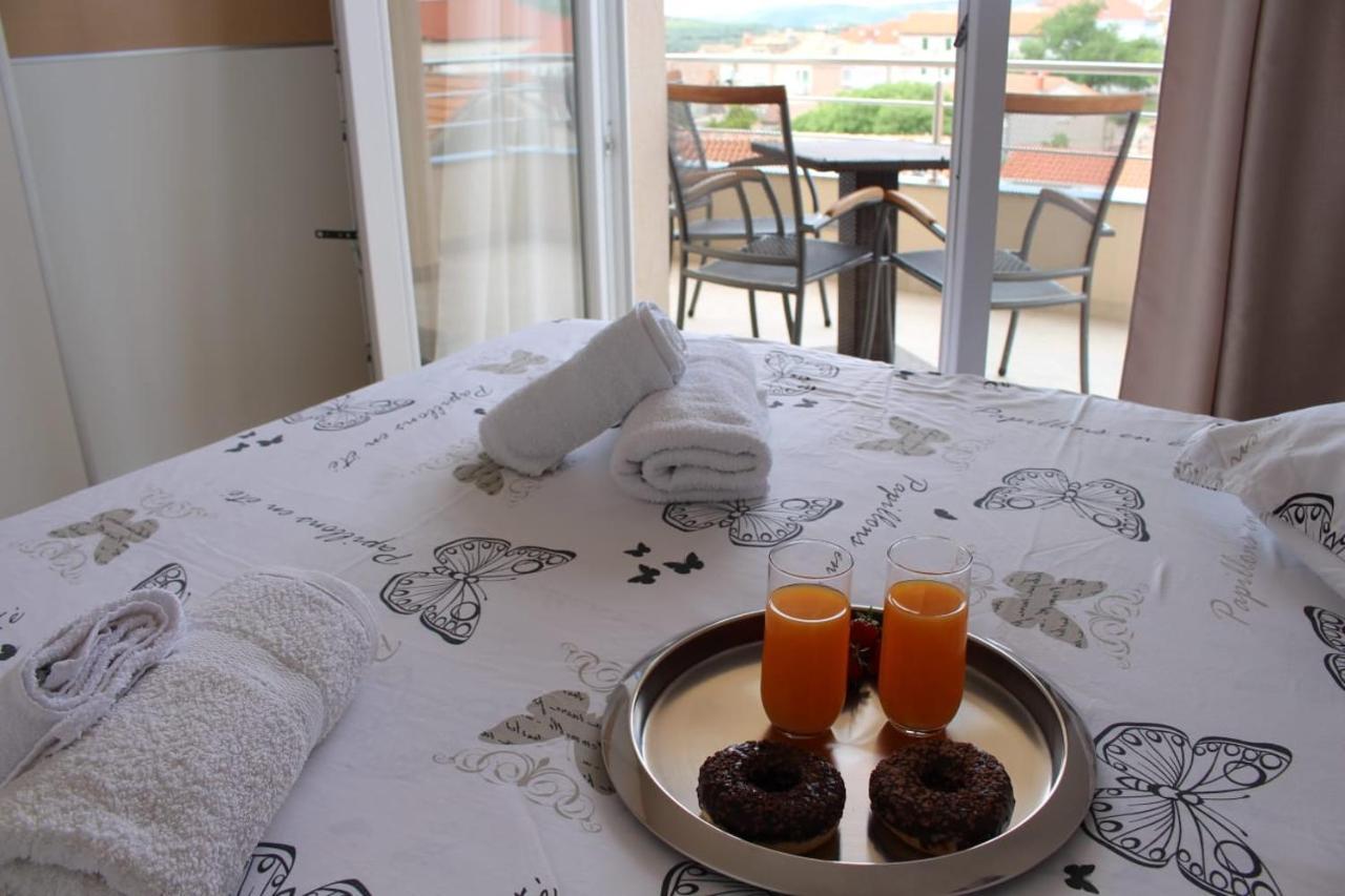 שיבניק Apartments Agata מראה חיצוני תמונה