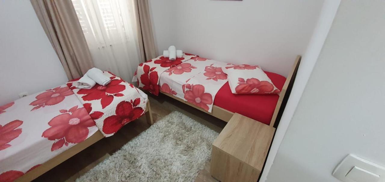 שיבניק Apartments Agata מראה חיצוני תמונה