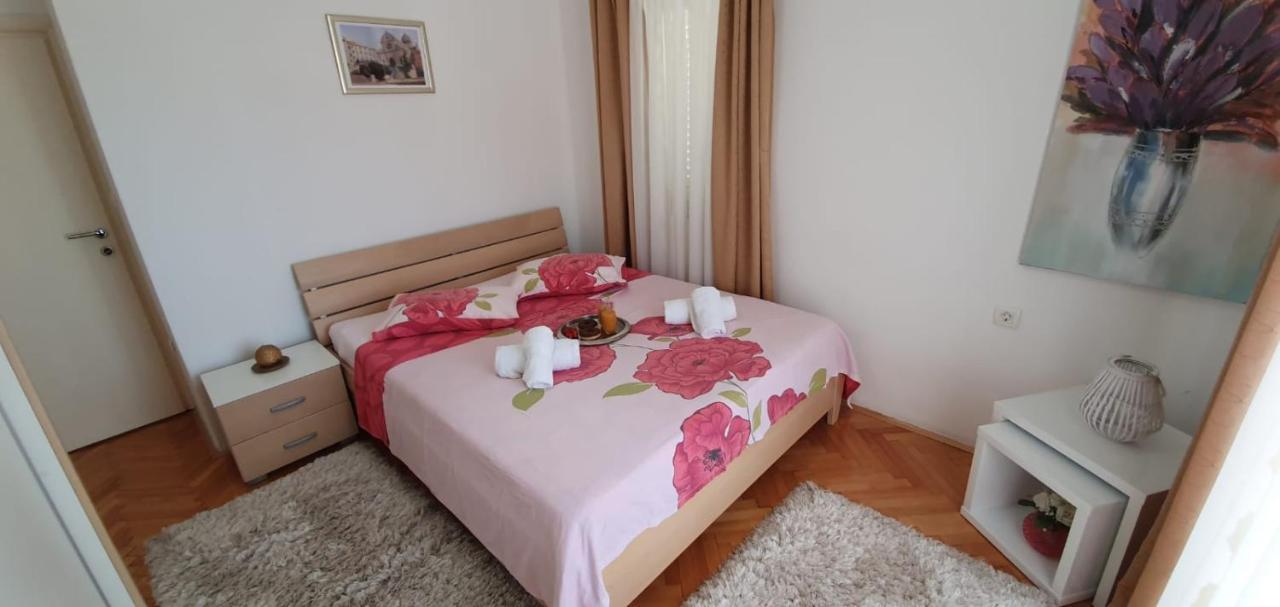 שיבניק Apartments Agata מראה חיצוני תמונה